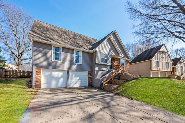 Building Photo - 1404 NW Westwood Dr