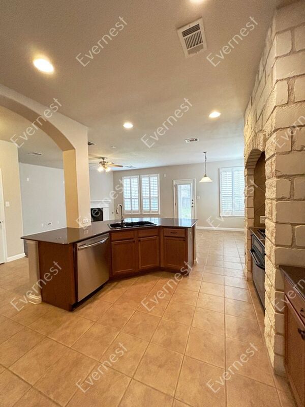 Building Photo - 404 Arrowhead Trail