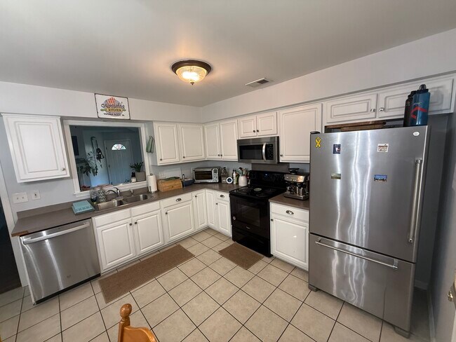 Foto del edificio - 208 Tanglewood Ave