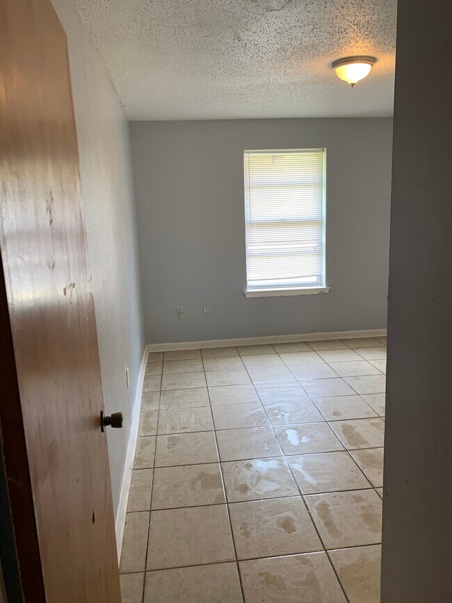 Building Photo - 232 Bon Crest Ave