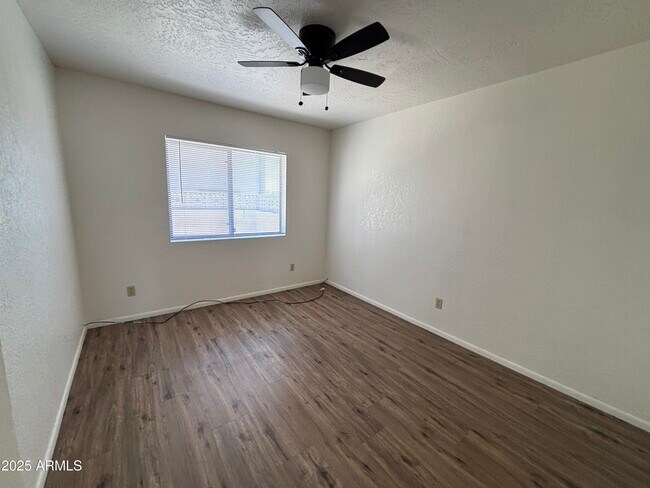 Foto del edificio - 1628 E Birch St