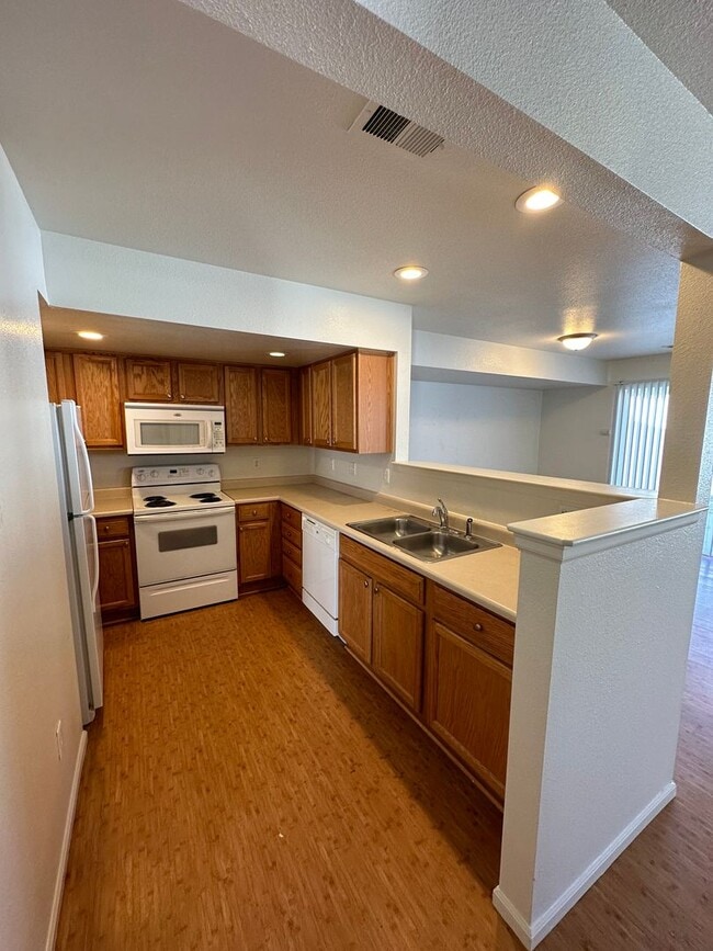 Building Photo - 3 BEDROOM, 2.5 BATHROOM SOUTH PARK TWINHOME WITH ATTACHED 2 CAR GARAGE
