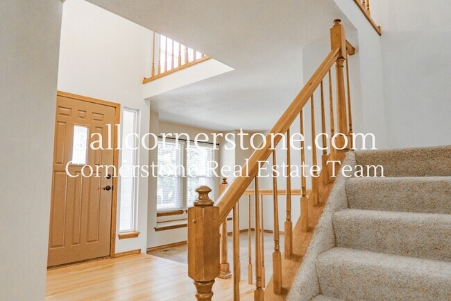 Building Photo - 2055 Tyrone Dr