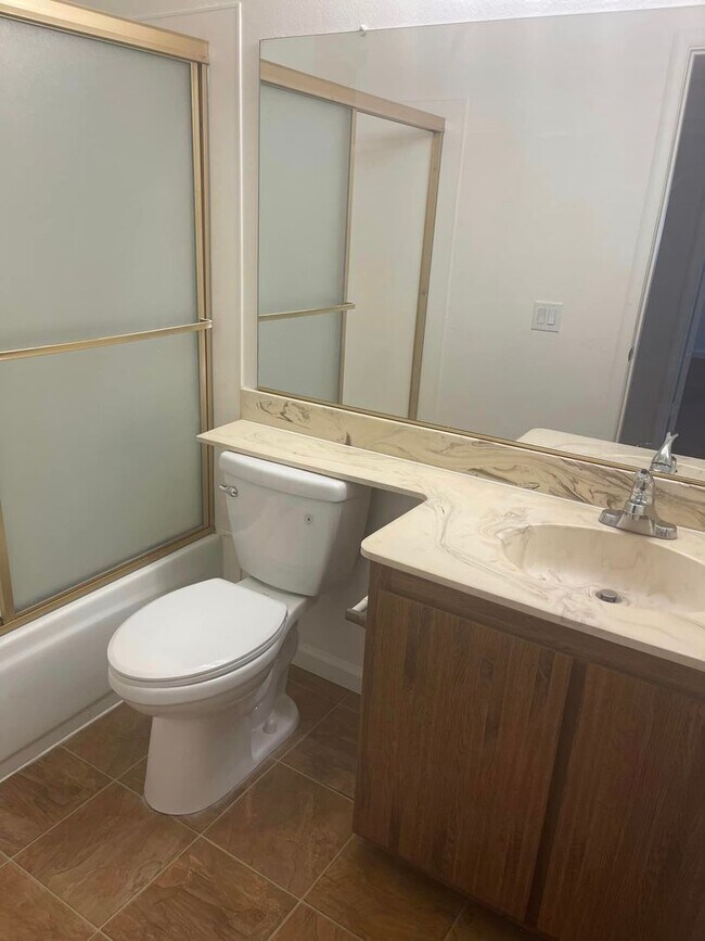 Foto del edificio - 4973-4975 Summerwood Circle