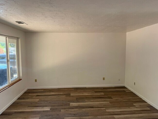 Building Photo - 610-612 Platt