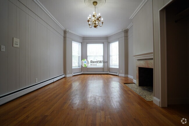 Building Photo - 1055 Beacon St