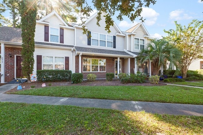 Building Photo - Townhome in The Market Common!