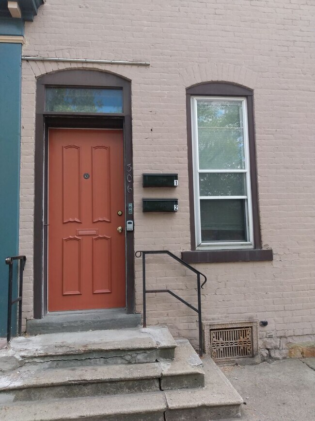 Building Photo - 306 E.3rd St.