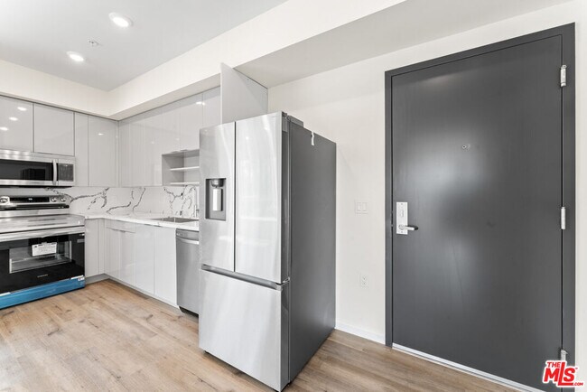 Building Photo - 3105 Bellevue Ave