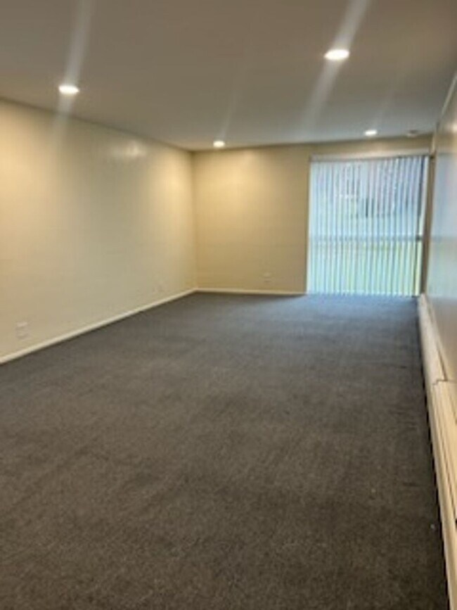 Building Photo - 1 bedroom, 1 bathroom apartment