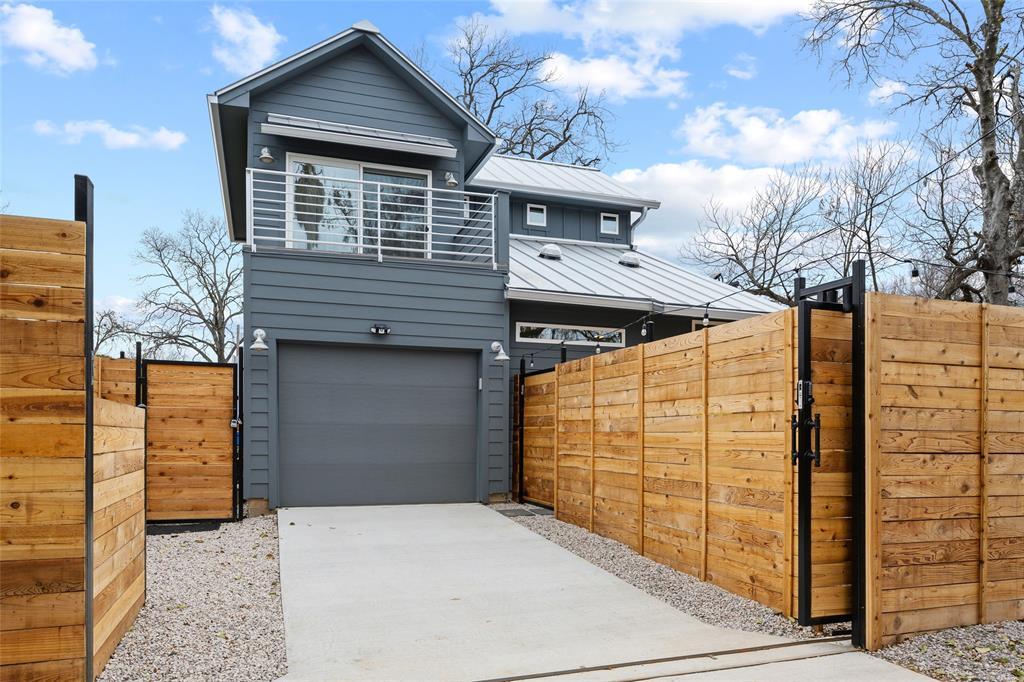 Foto principal - 2102 E 2nd St