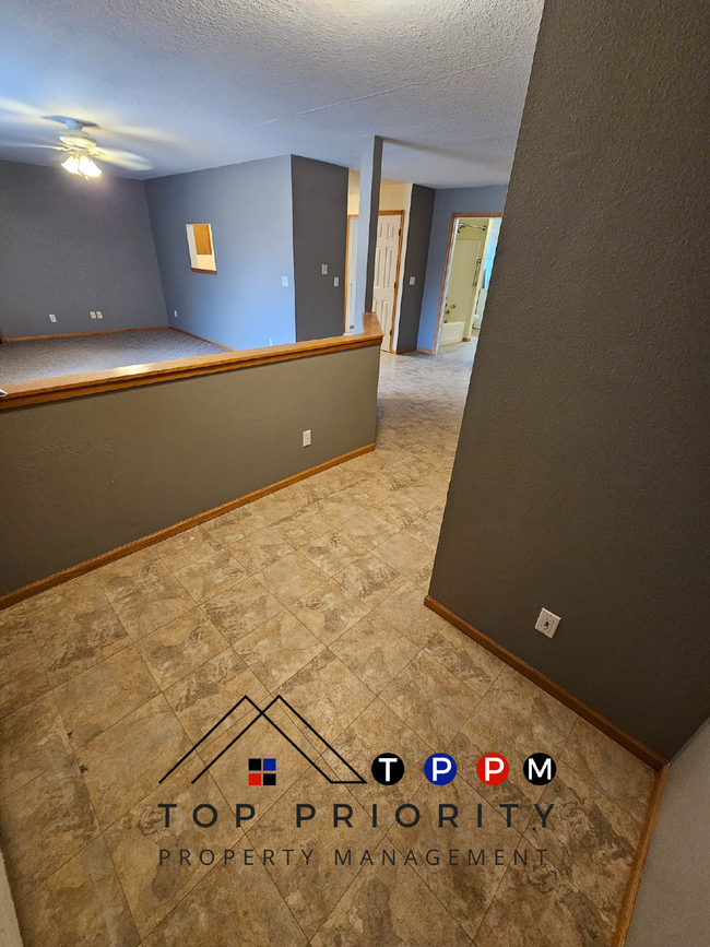 Building Photo - 2 Bedroom | 1 Bathroom Apartment in Brando...