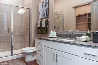 2BR, 2BA - 1028SF - B1 - Master Bathroom - One90 Frankford