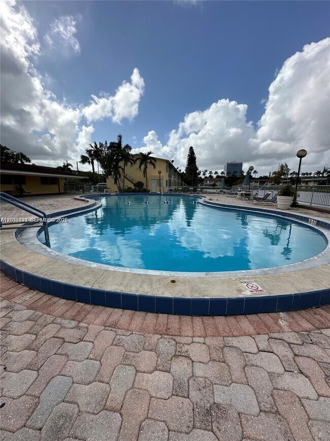 Foto del edificio - 2800 NE 203rd St