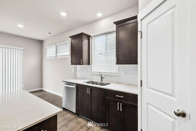 Building Photo - 5 br, 3 bath House - 18628 111th Avenue East