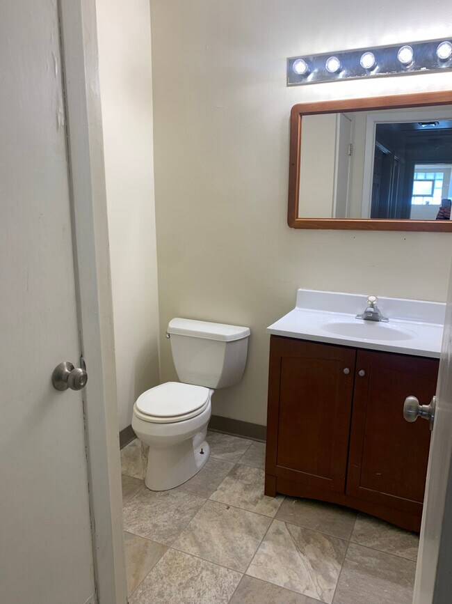 Foto del edificio - 4552 N 92nd St