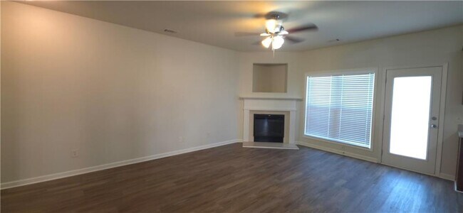 Foto del edificio - 2200 Oakland Grove Pl