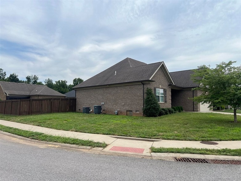 Building Photo - 4179 Beechwood Ln