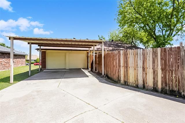 Building Photo - 2505 Trenton Dr