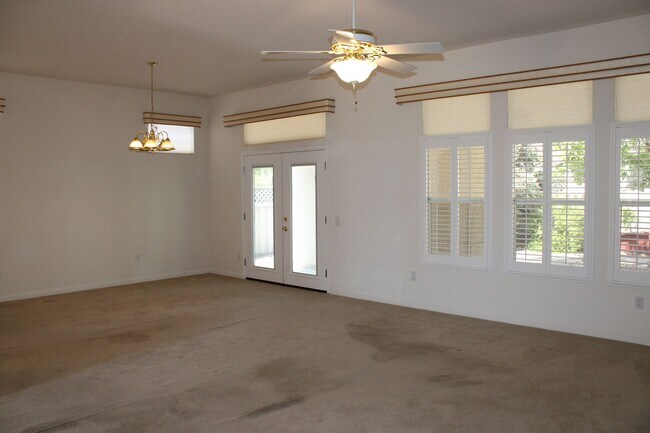 Building Photo - 5812 Sandlewood Way