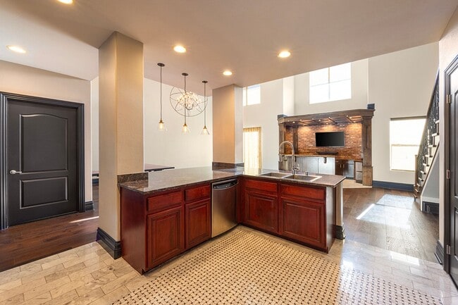 Building Photo - Manhattan Condo Penthouse
