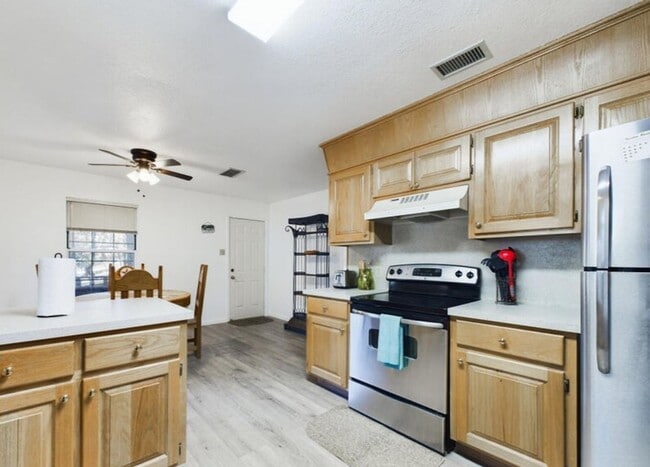 Building Photo - Two Bedroom, Two Bath Home With Updates