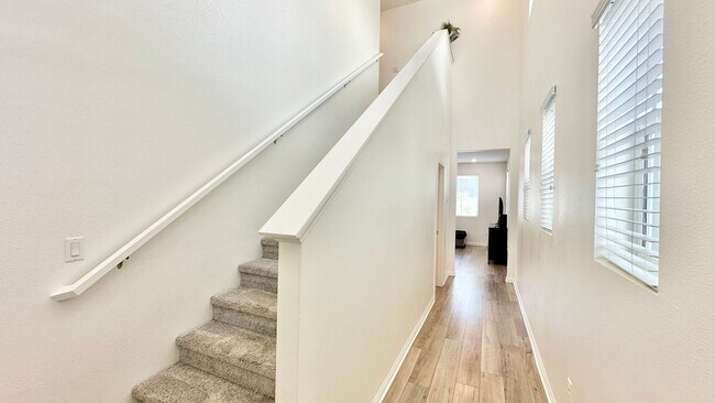 Building Photo - Newer 2022 Construction Two-Story with Pri...