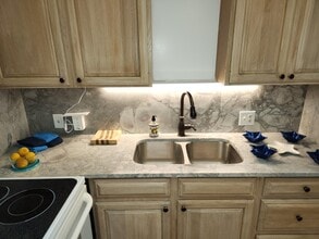 Building Photo - 106 Suffolk C