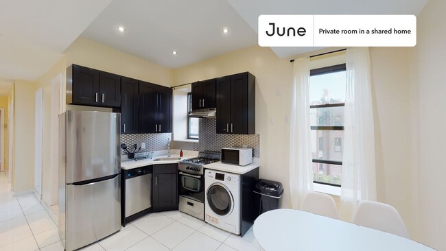 Building Photo - Private bedroom in 3 bed/2 bath Home
