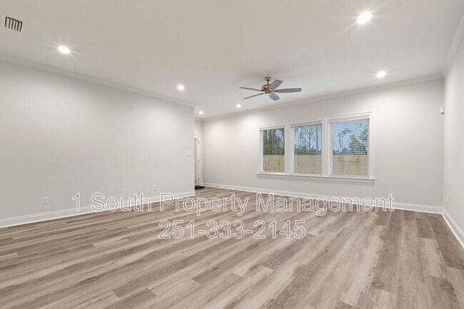 Foto del edificio - 8543 Clarke Rd