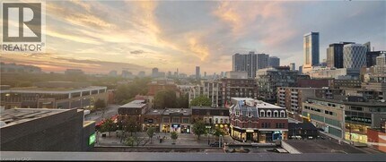 Building Photo - 330 Richmond St W