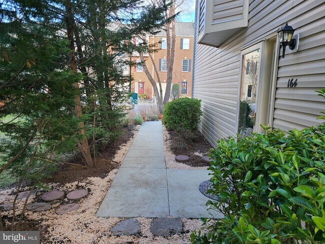 Building Photo - 164 Tilden Way