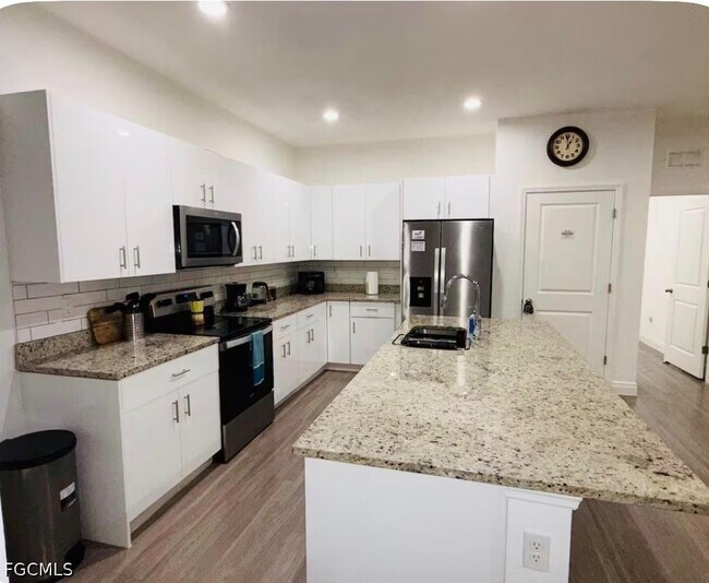 Foto del edificio - 8059 Sherwood Cir