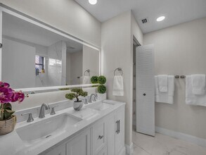 Building Photo - 1744 Shoreside Cir