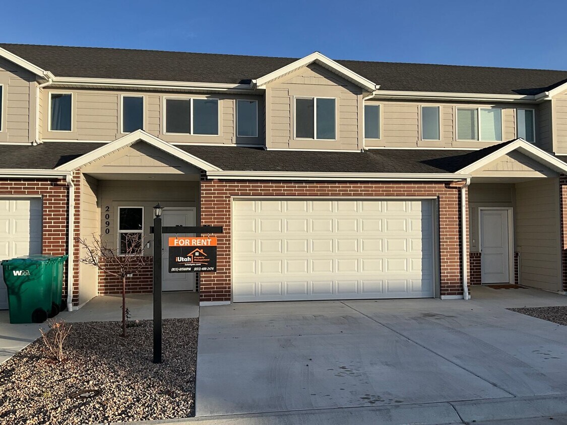 Primary Photo - 3 bedroom 2.5 Bath Townhouse