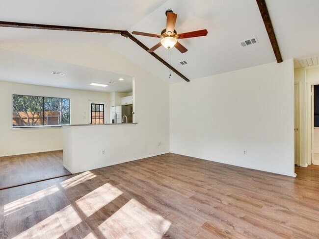 Building Photo - 1003 Markham Ln