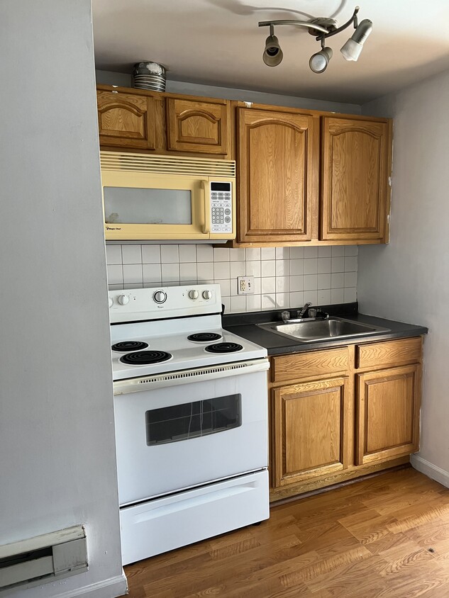 Primary Photo - 1932 S 6th St