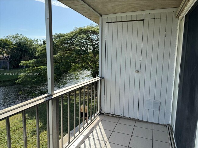 Foto del edificio - 10365 N Kendall Dr