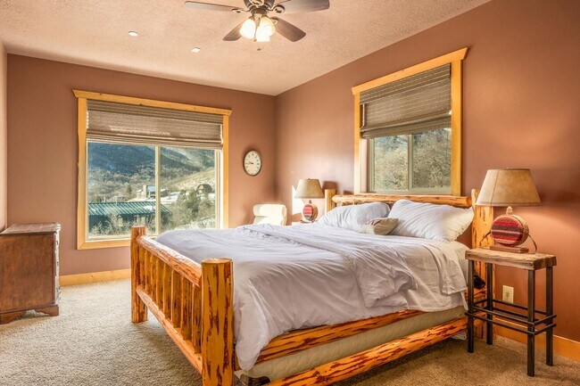 Building Photo - Charming Mountain Getaway in Midway