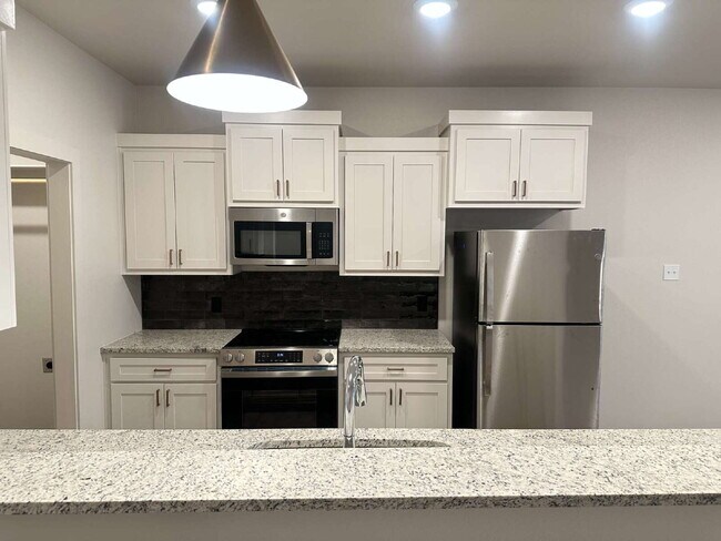 Foto del edificio - Brand new townhomes in Frenship ISD!