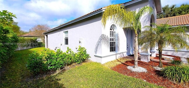 Foto del edificio - 4451 Laurel Pl