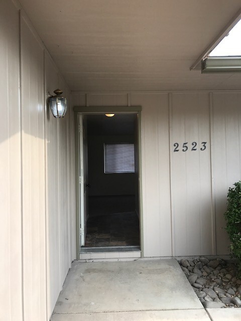 Building Photo - 2523 SW Fissure Loop