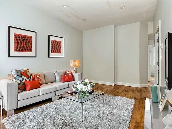 Foto del edificio - Cypress Hills, unique and distinctive 1 Bedroom