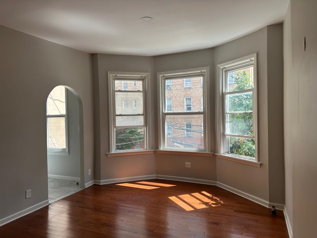 Building Photo - 3095 Heath Ave