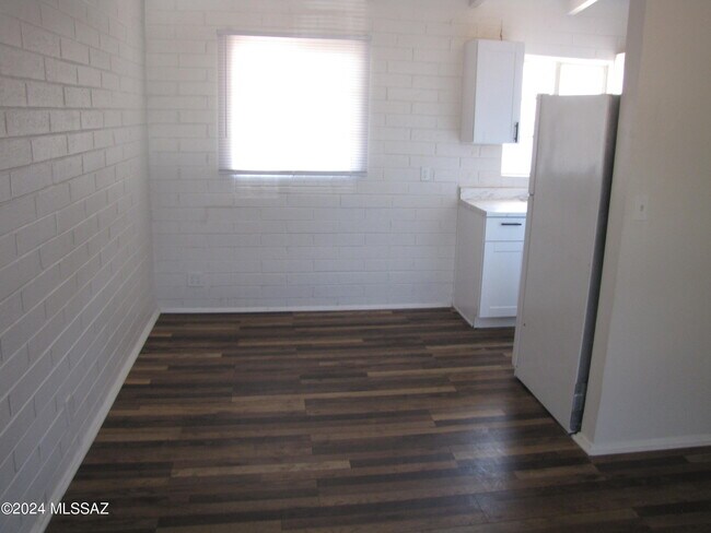 Foto del edificio - 4721 E 1st St