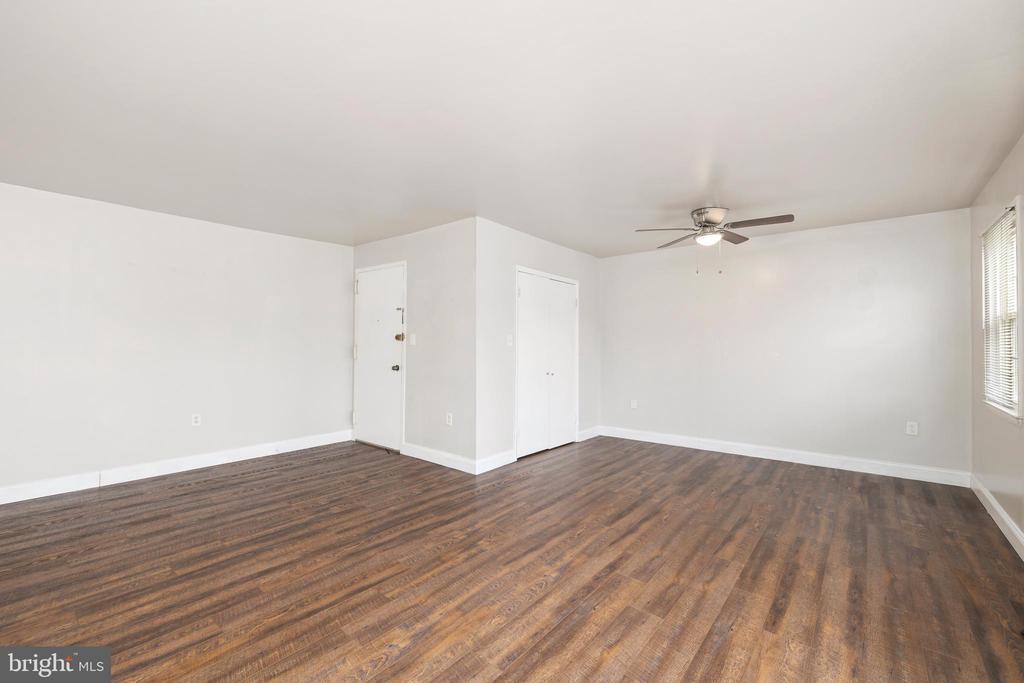 9445 Fairfax Blvd Unit 303, Fairfax, VA 22031 Room for Rent in