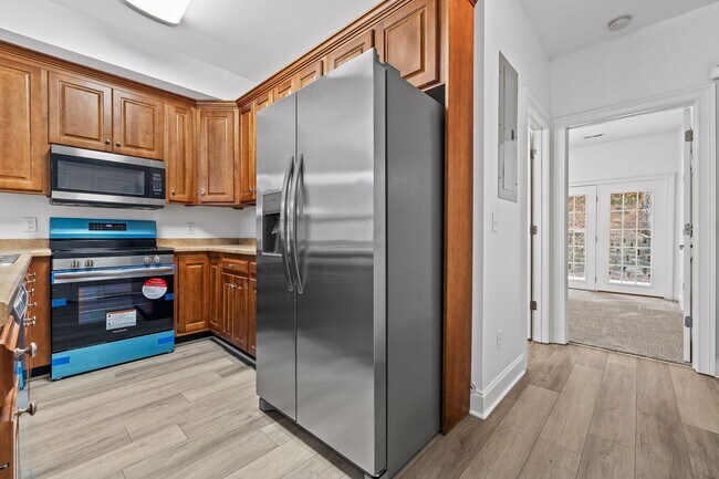Foto del edificio - Newly renovated 3-bedroom, 2-bathroom town...