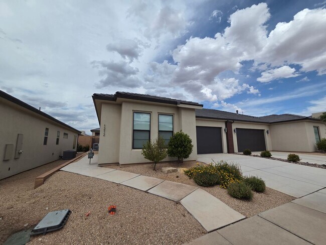 Foto del edificio - 1212 Hopewell Dr