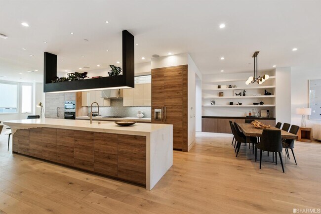 Building Photo - 268 Mallorca Way