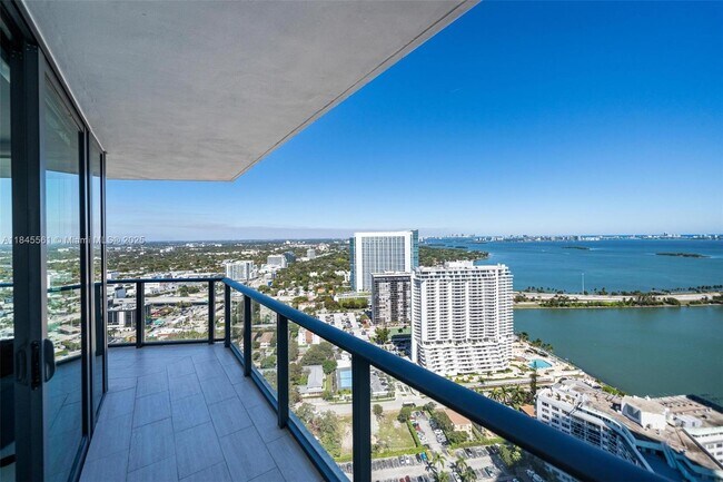 Foto del edificio - 501 NE 31st St